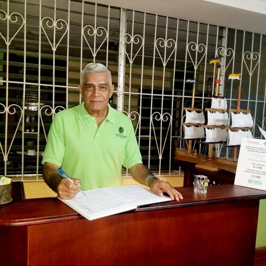 Hostal San Antonio León Esterno foto