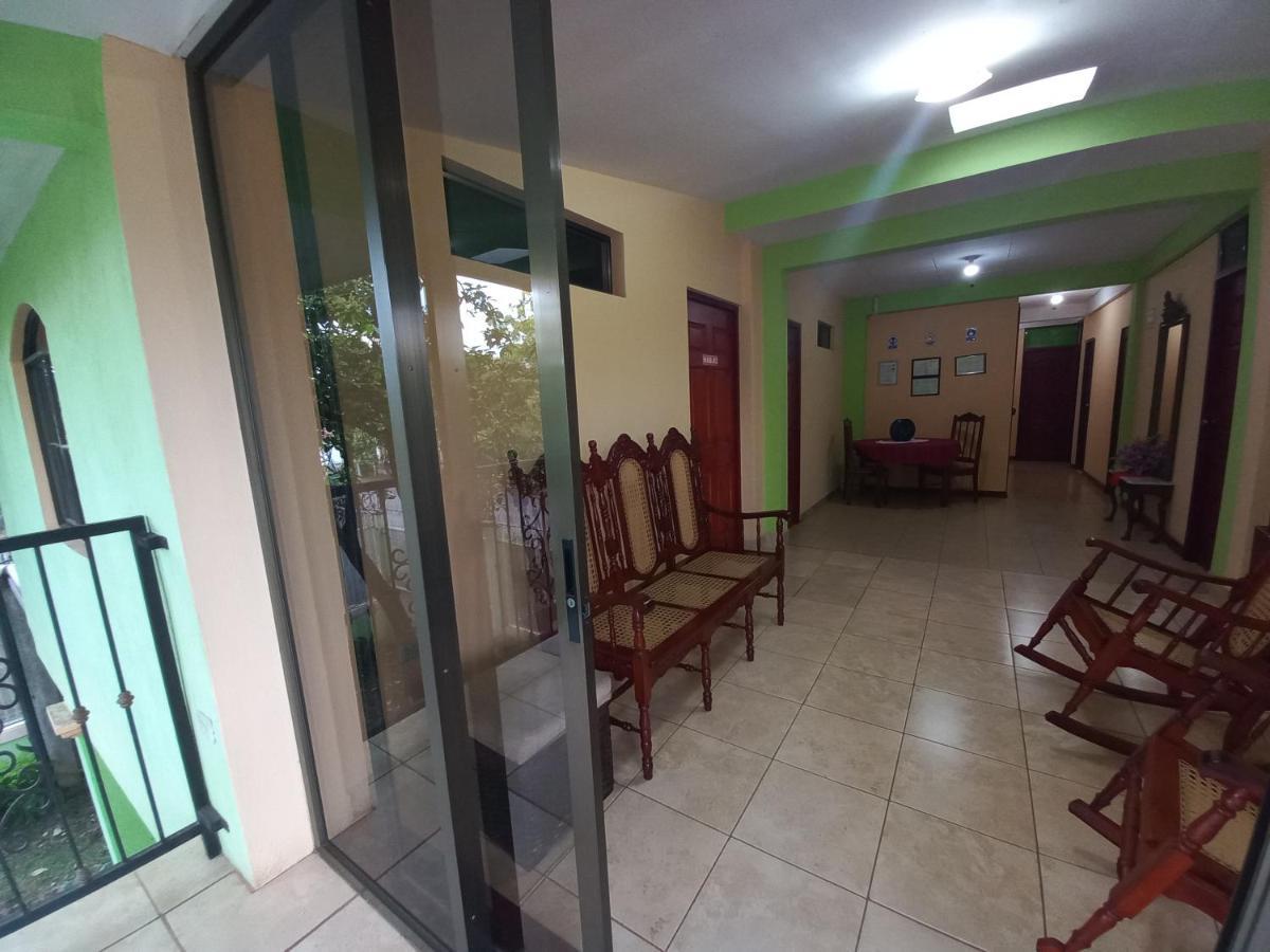 Hostal San Antonio León Esterno foto