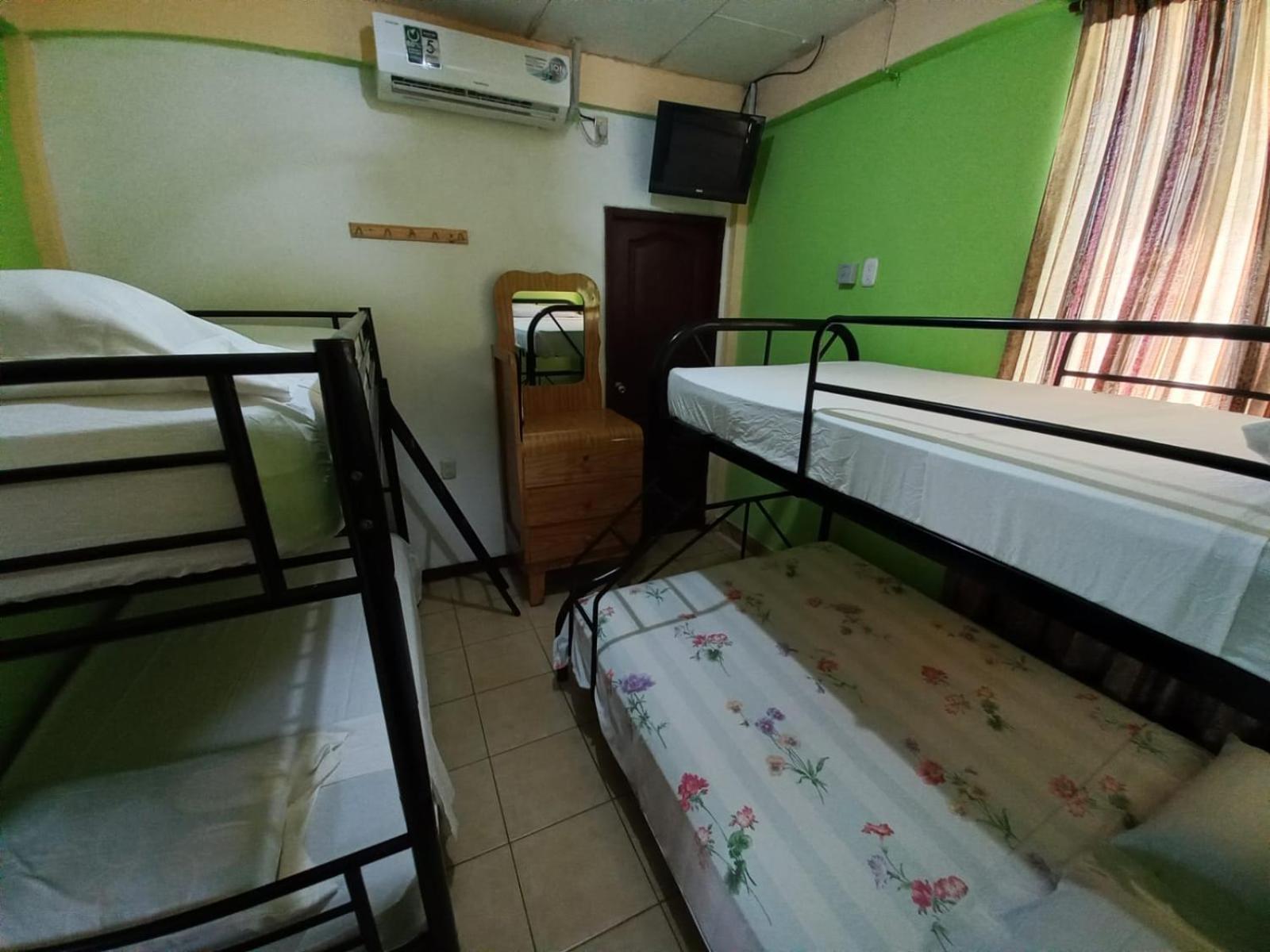 Hostal San Antonio León Esterno foto