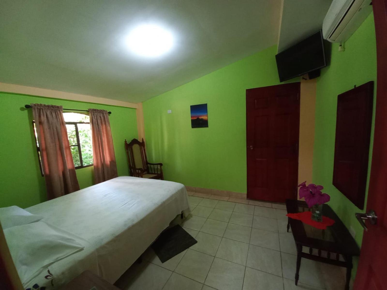 Hostal San Antonio León Esterno foto