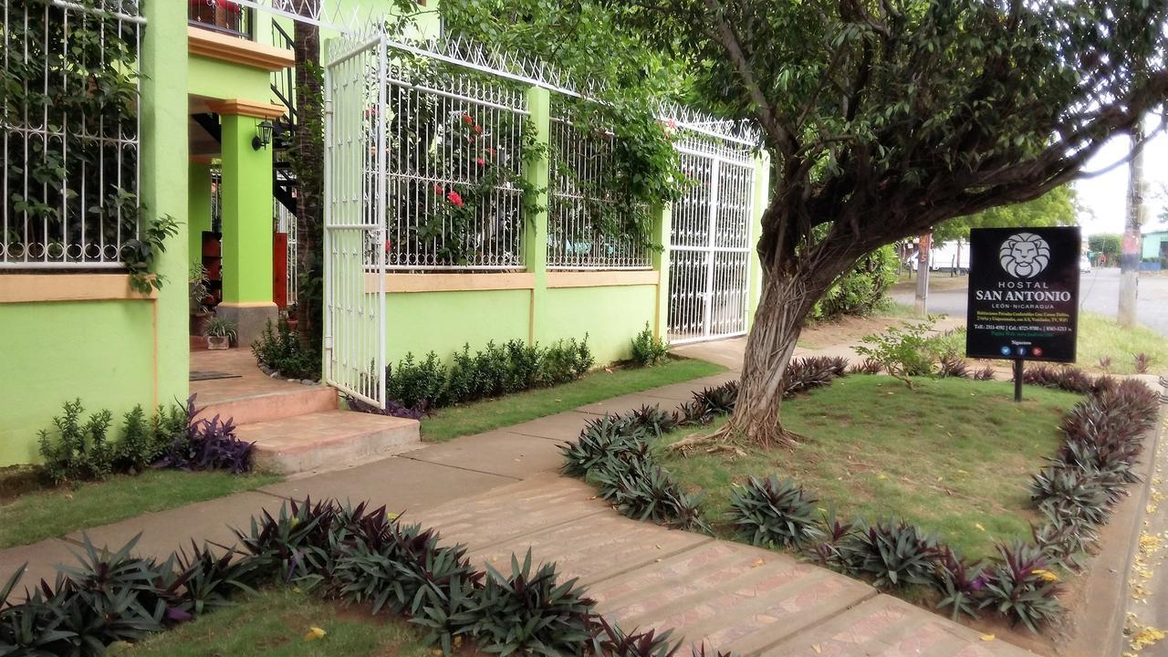 Hostal San Antonio León Esterno foto