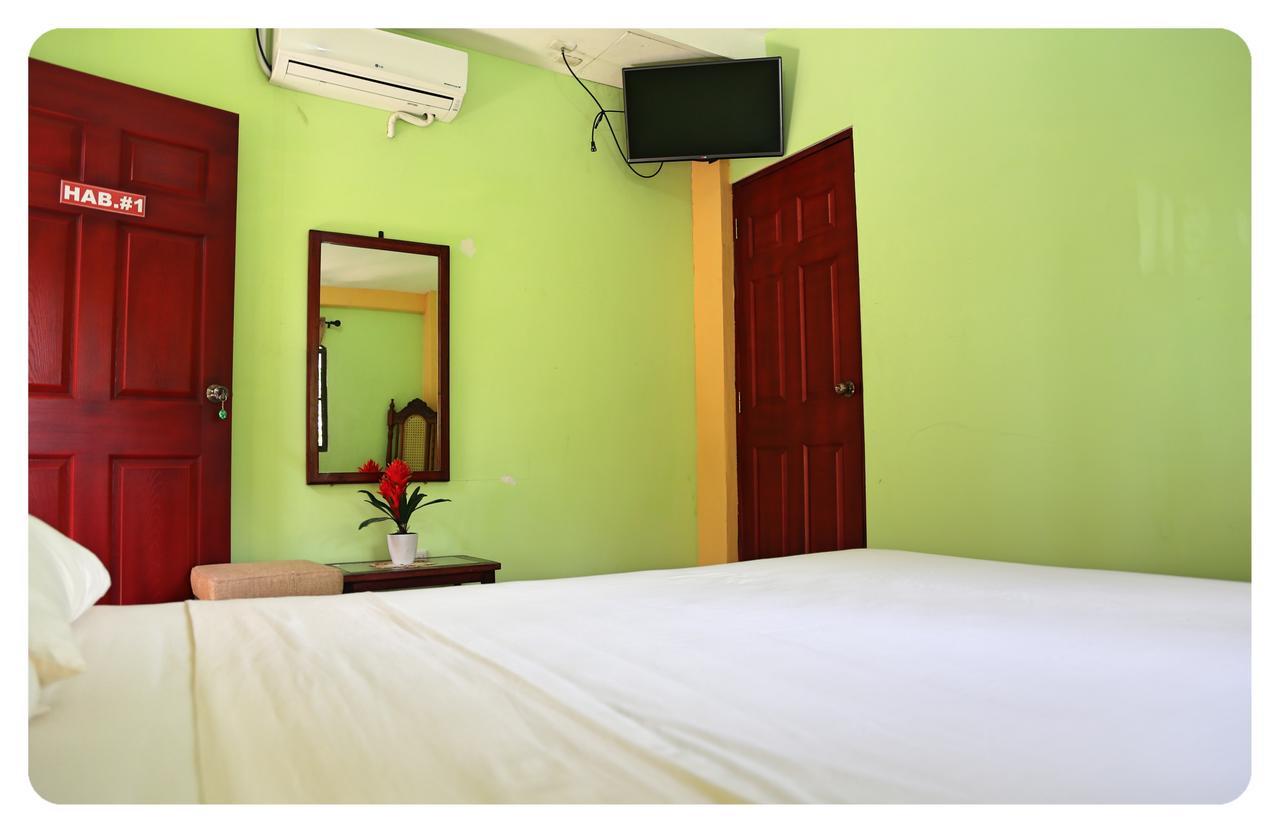 Hostal San Antonio León Esterno foto