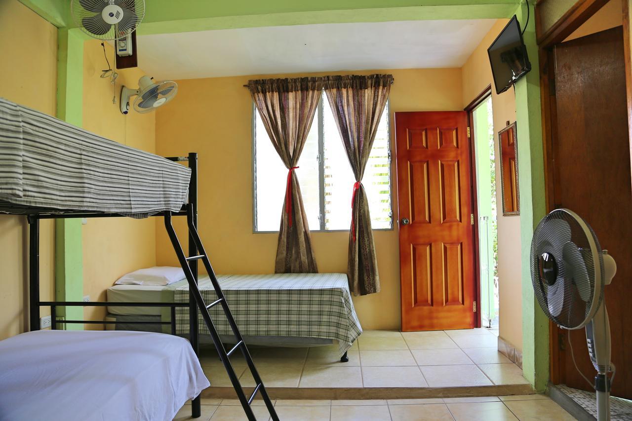 Hostal San Antonio León Esterno foto