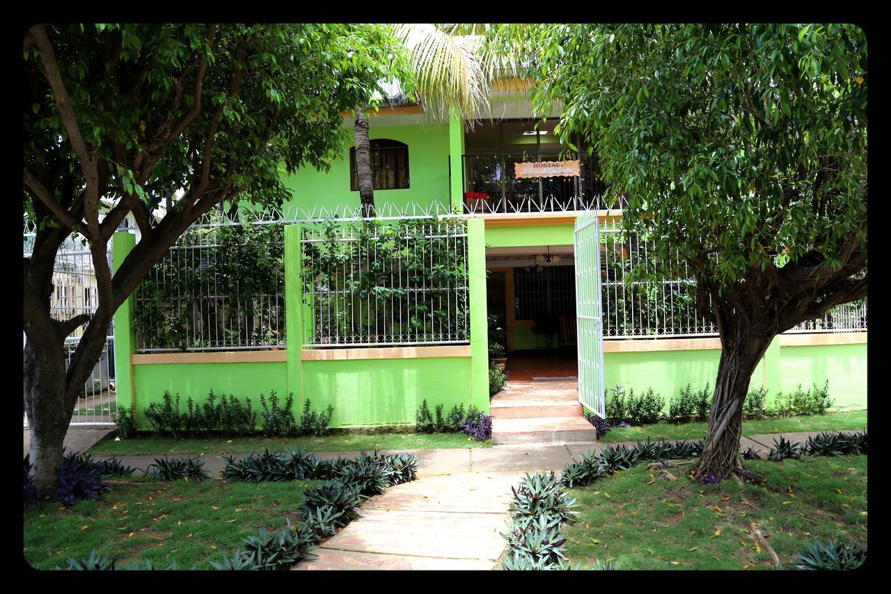 Hostal San Antonio León Esterno foto