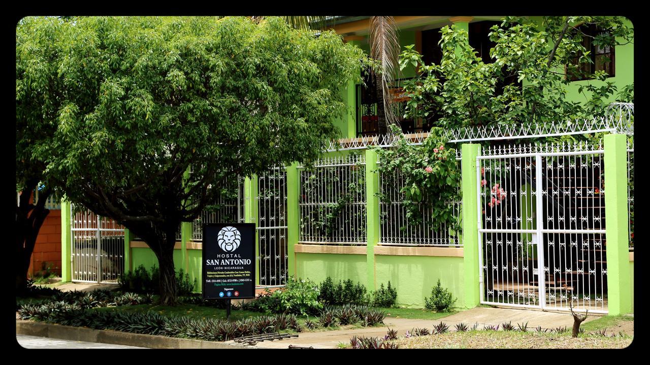 Hostal San Antonio León Esterno foto