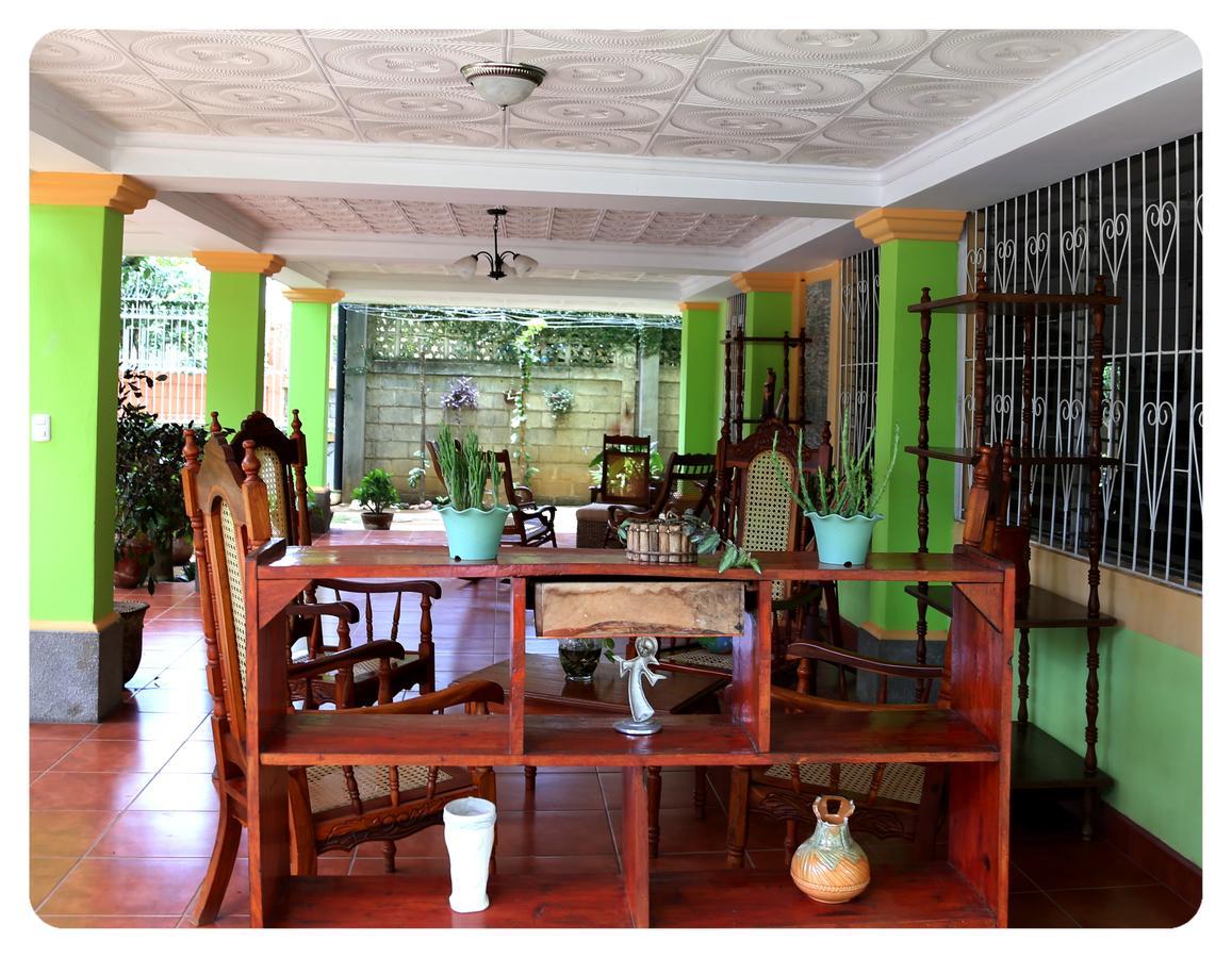 Hostal San Antonio León Esterno foto