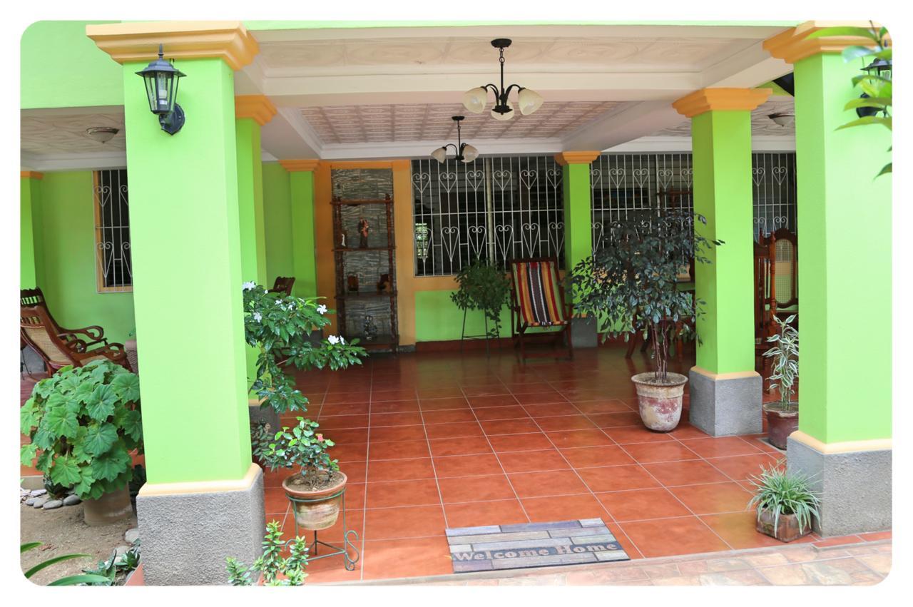 Hostal San Antonio León Esterno foto