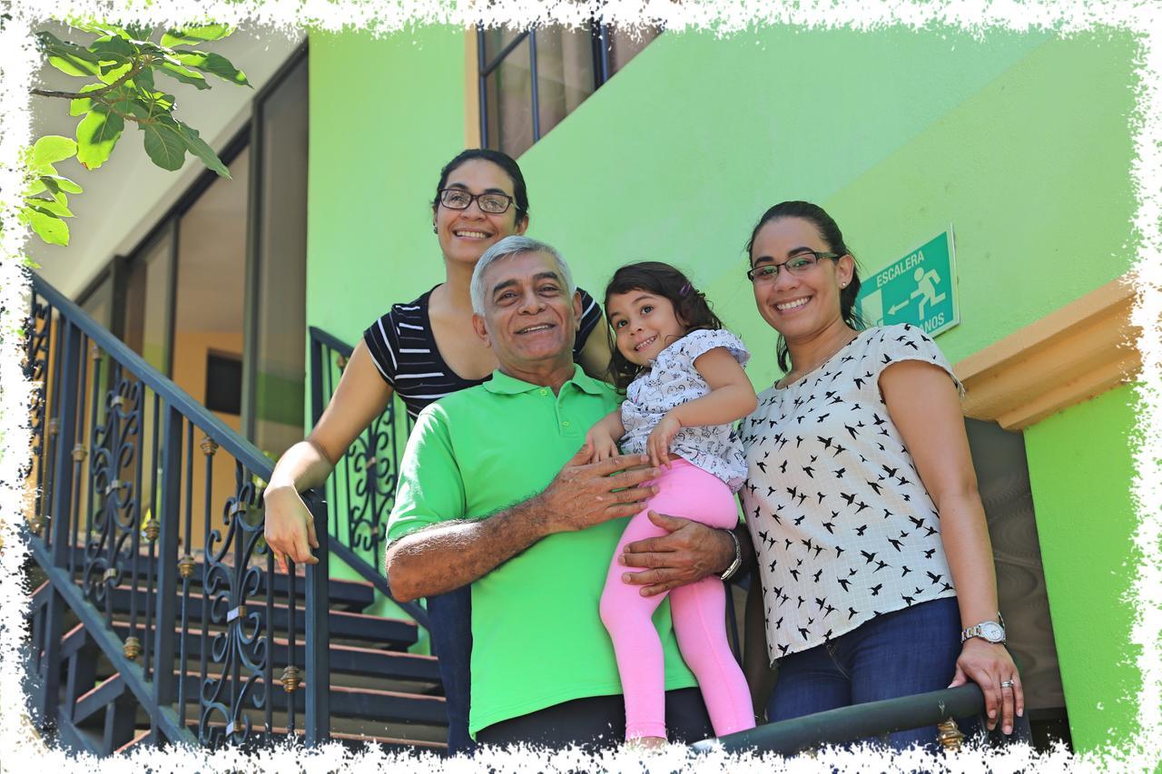 Hostal San Antonio León Esterno foto