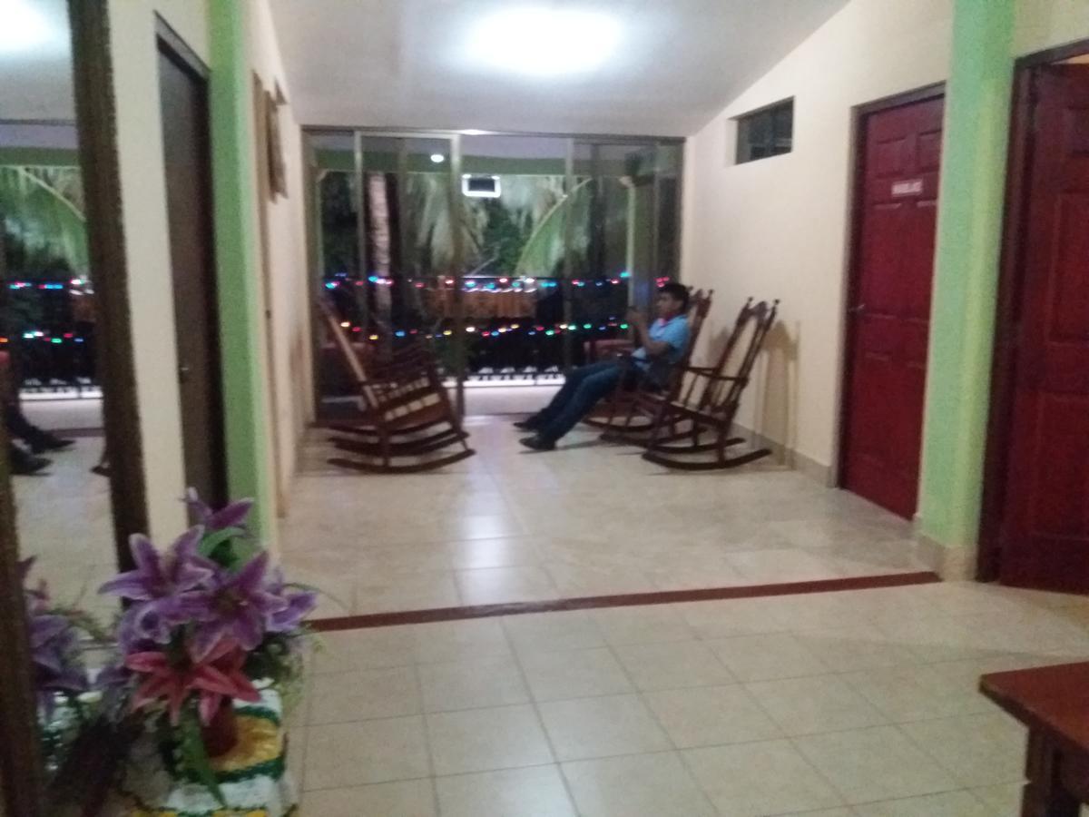Hostal San Antonio León Esterno foto