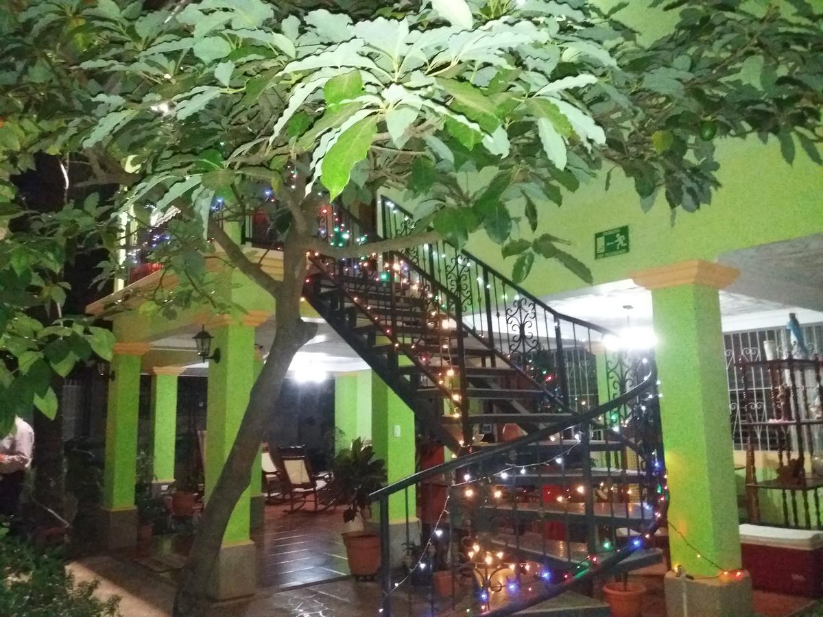 Hostal San Antonio León Esterno foto