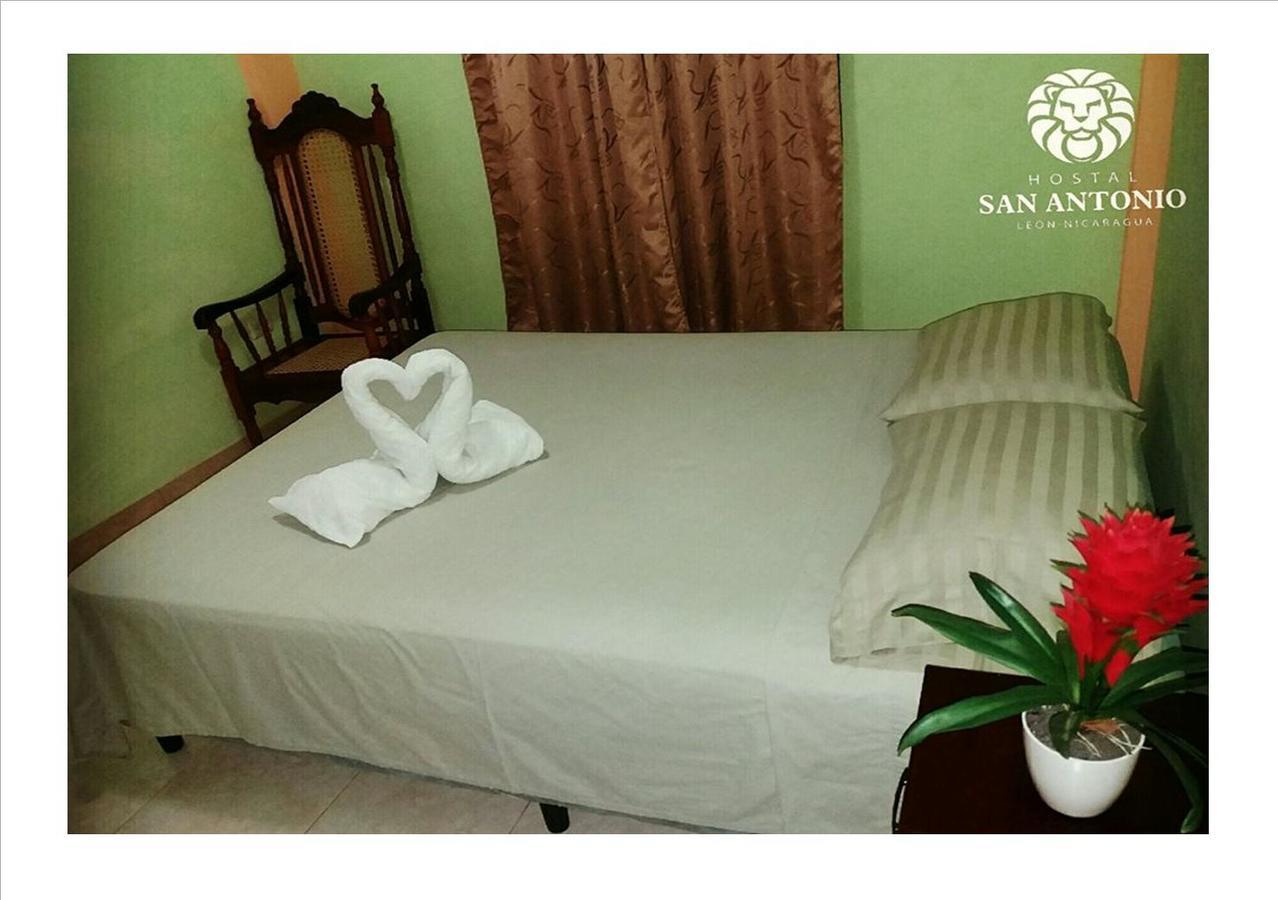 Hostal San Antonio León Esterno foto
