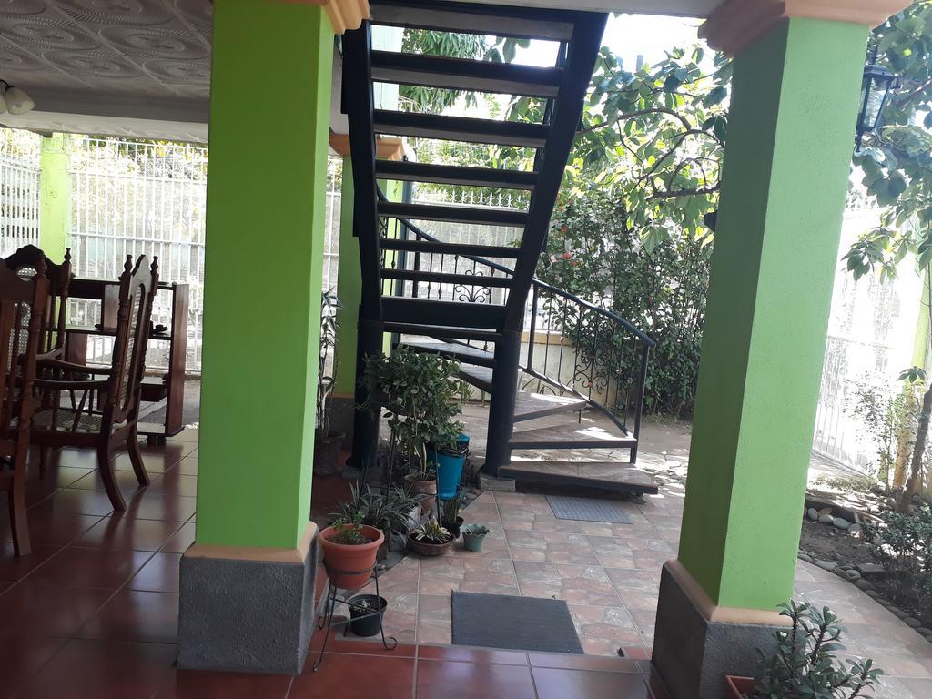 Hostal San Antonio León Esterno foto